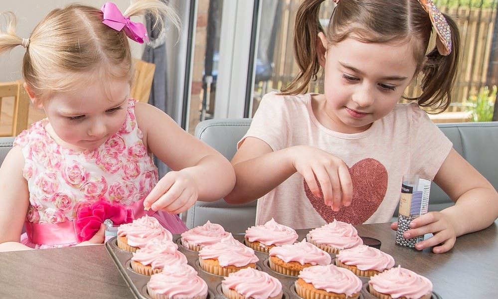 Kids Making Cakes