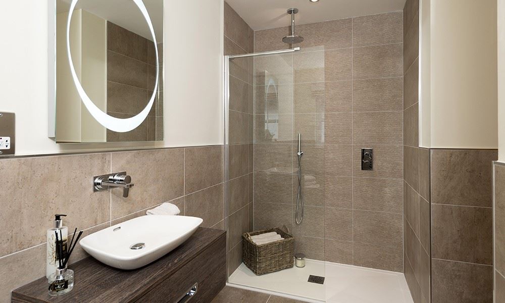 St Edmunds Manor Fitted Bathroom Shower