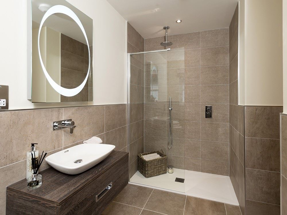 St Edmunds Manor Fitted Bathroom Shower
