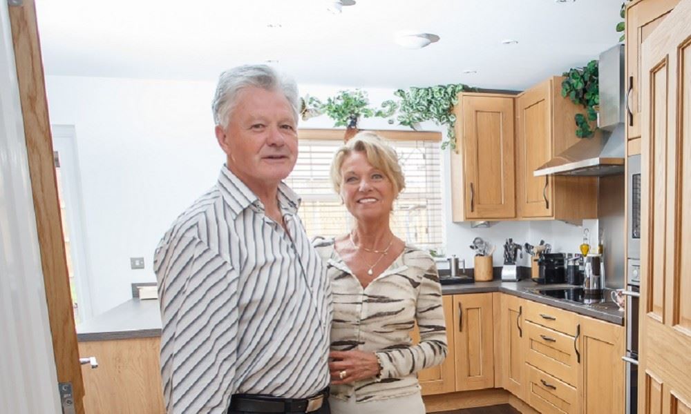 Alec And Christine In Kitchen X Website