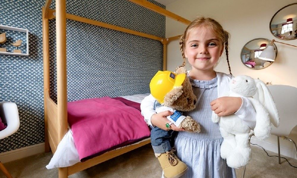 Willows Edge Child In Bedroom X 1000