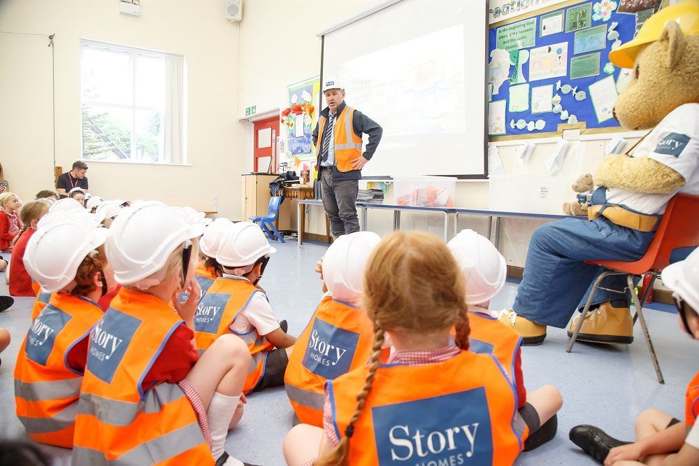 Jason Carter Presenting To Children