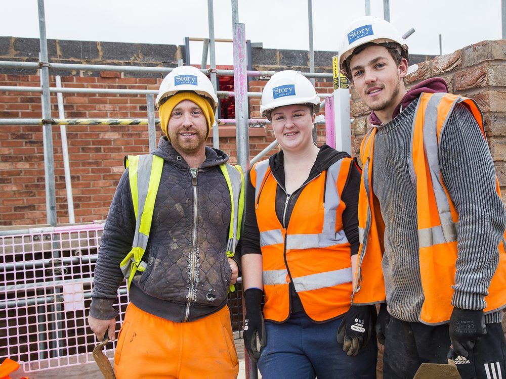 Chloe Bland Bricklaying Apprentice With Team
