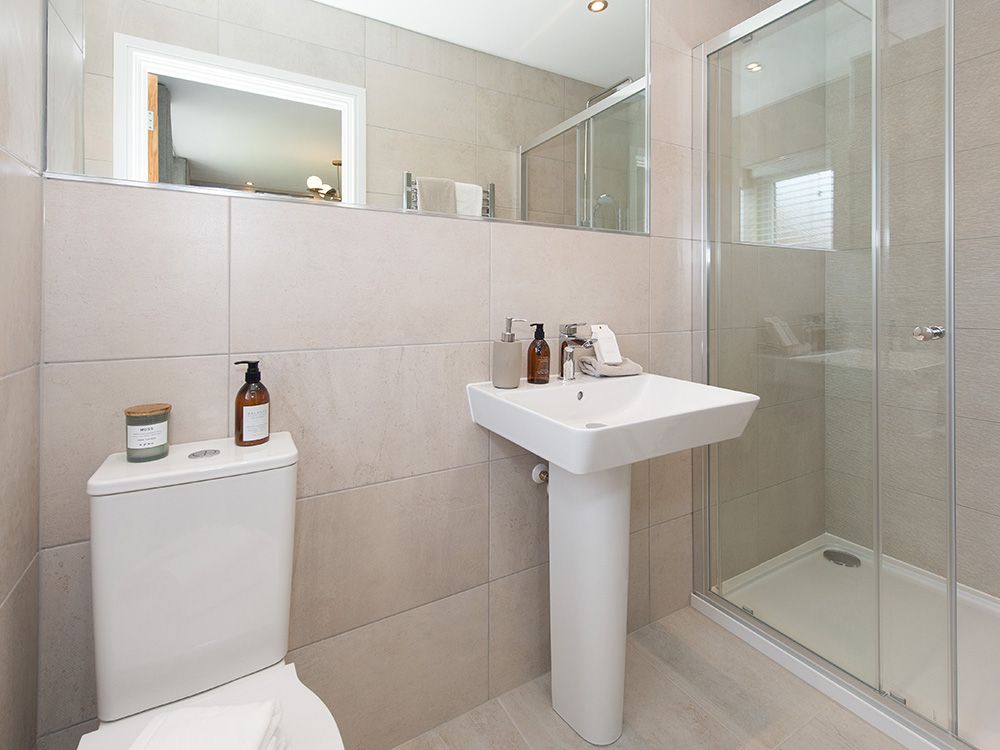 En-suite shower room with Porcelanosa tiles