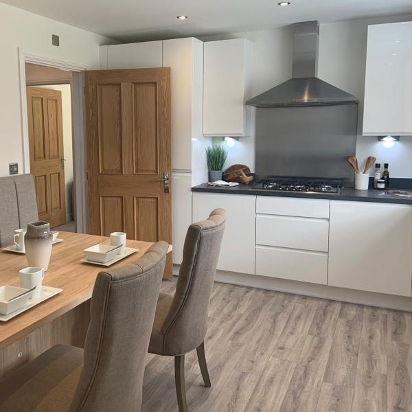 The Cambridge view home, kitchen-dining area