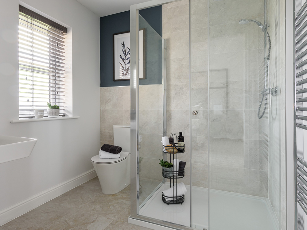 En-suite with a choice of Porcelanosa tiles 