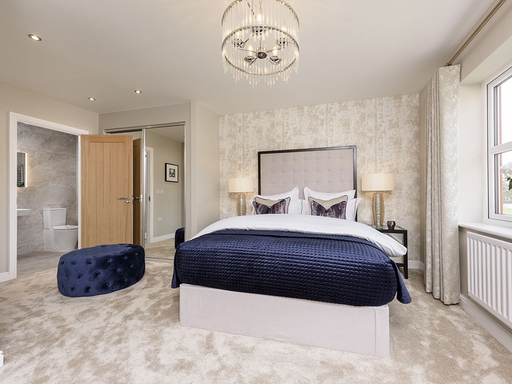 Luxurious master bedroom with en-suite 