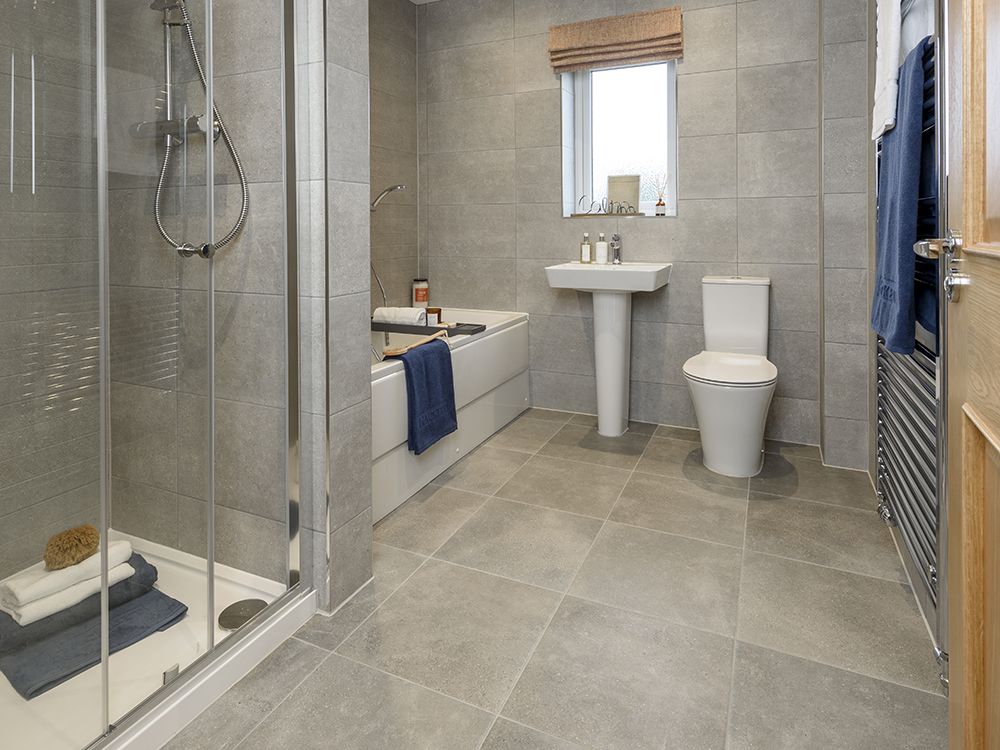 Family bathroom with Porcelanosa tiling 