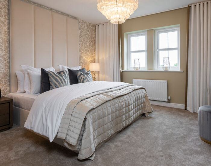 Large main bedroom with en-suite