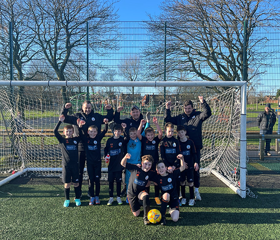 Story Homes sponsors local kids’ football team in Poulton