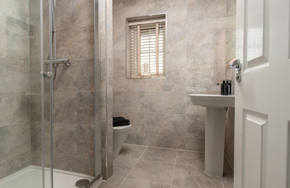 Ensuite in the Hewson.
