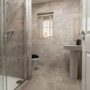 Ensuite in the Hewson.