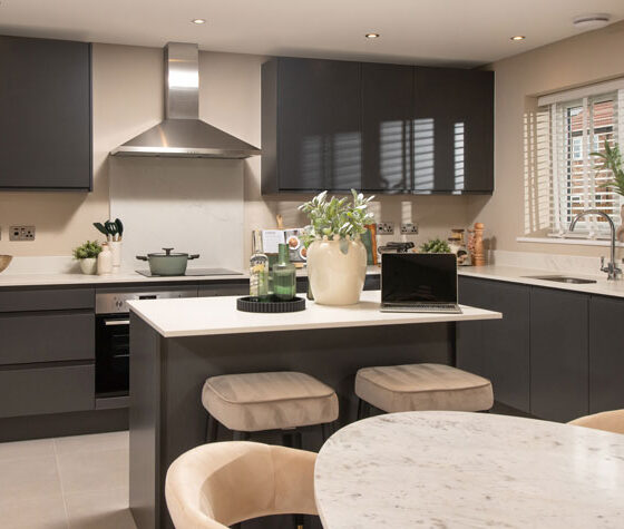 Ashood-Grange_The-Sanderson_Kitchen_dining-area.jpg