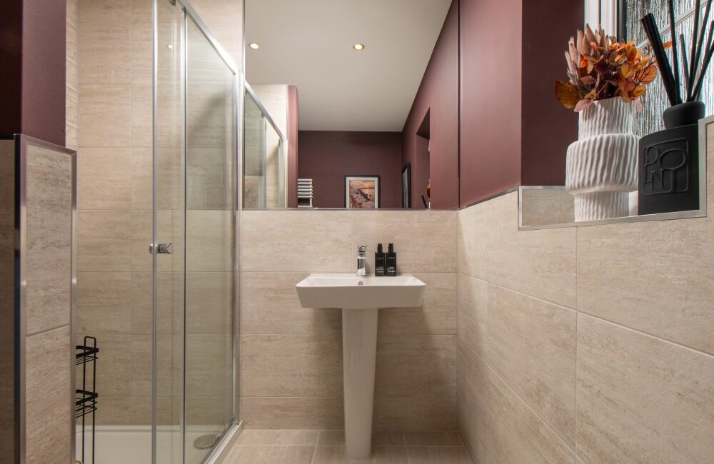 The Hartford main bedroom en-suite