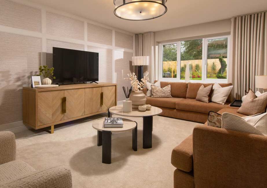 How colour theory shapes show home design