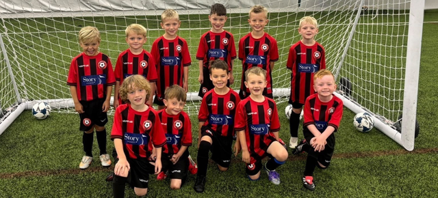 Story Homes supports Poulton Tridents U7s as new Tithe Meadow show homes open