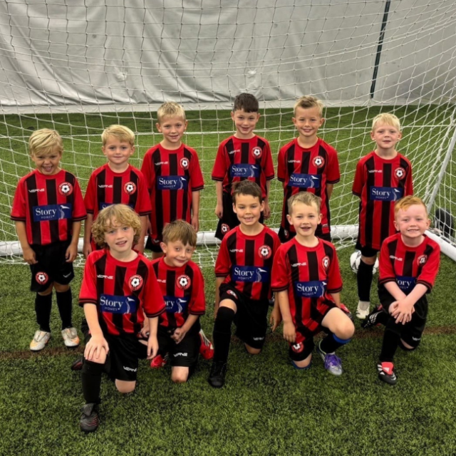Story Homes supports Poulton Tridents U7s as new Tithe Meadow show homes open
