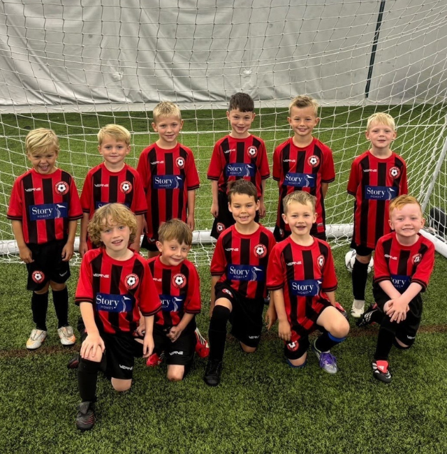 Story Homes supports Poulton Tridents U7s as new Tithe Meadow show homes open