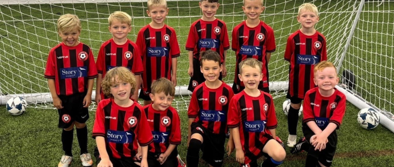 Story Homes supports Poulton Tridents U7s as new Tithe Meadow show homes open