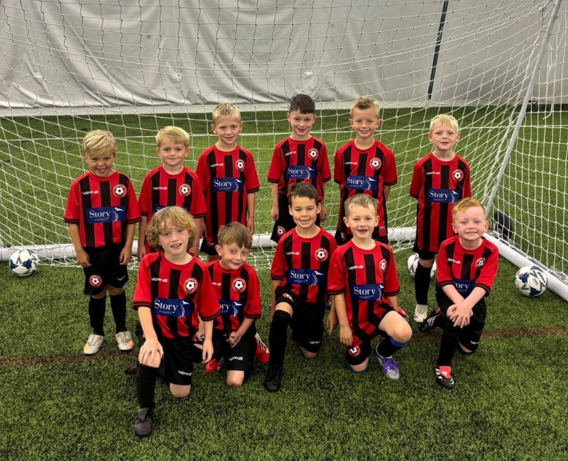 Story Homes supports Poulton Tridents U7s as new Tithe Meadow show homes open